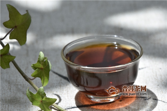 千年古树普洱茶的味道：醇厚、深远、岁月的痕迹