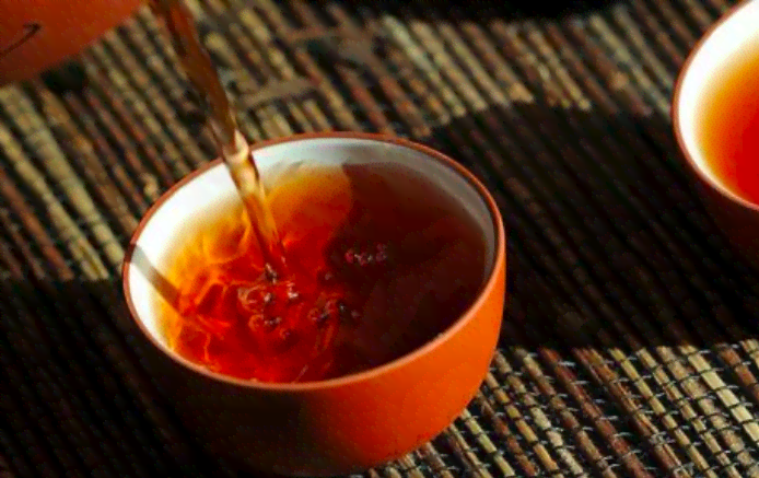 普洱茶冲泡颜色类型解析：如何欣并选择适合自己的茶色？