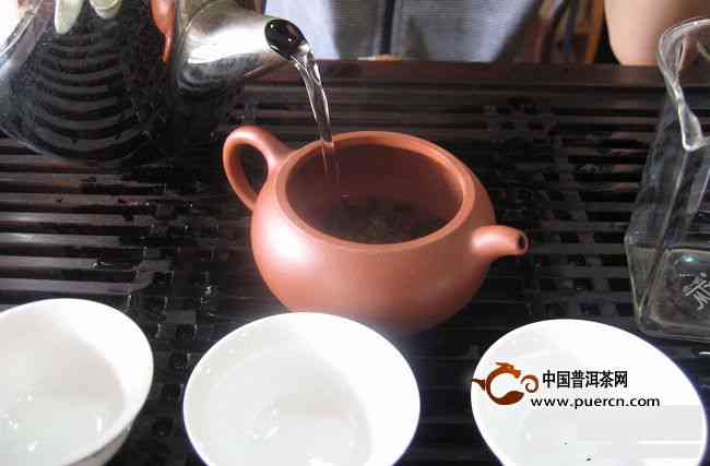 普洱茶冲泡颜色类型解析：如何欣并选择适合自己的茶色？