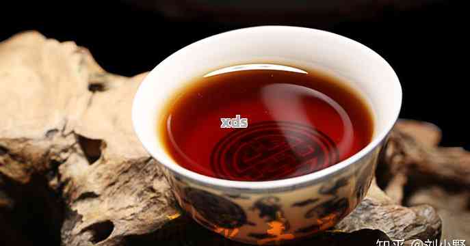 新探究普洱茶冲泡后的颜色变化：从生茶到熟茶的不同表现