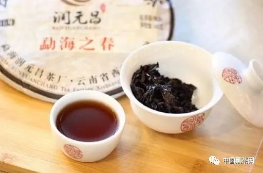 如何区分普洱茶的仓味、陈味以及其他可能的味道？