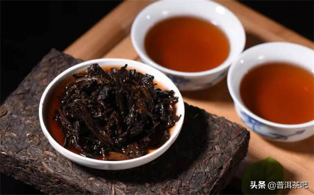 如何区分普洱茶的仓味、陈味以及其他可能的味道？