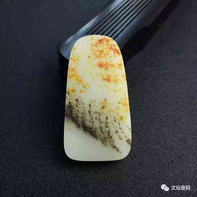 探究和田玉黑皮与乌鸦皮的不同之处：从皮色角度出发