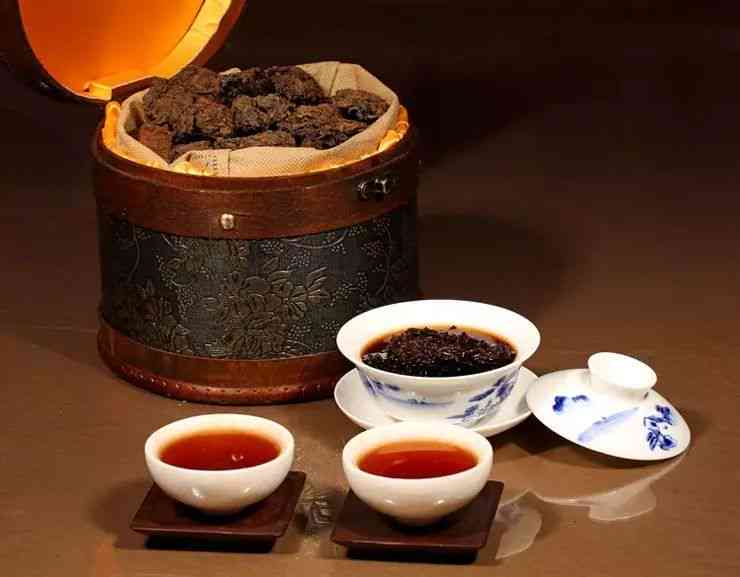 普洱茶与黑茶：炒制差异解析及为什么普洱茶更受欢迎？