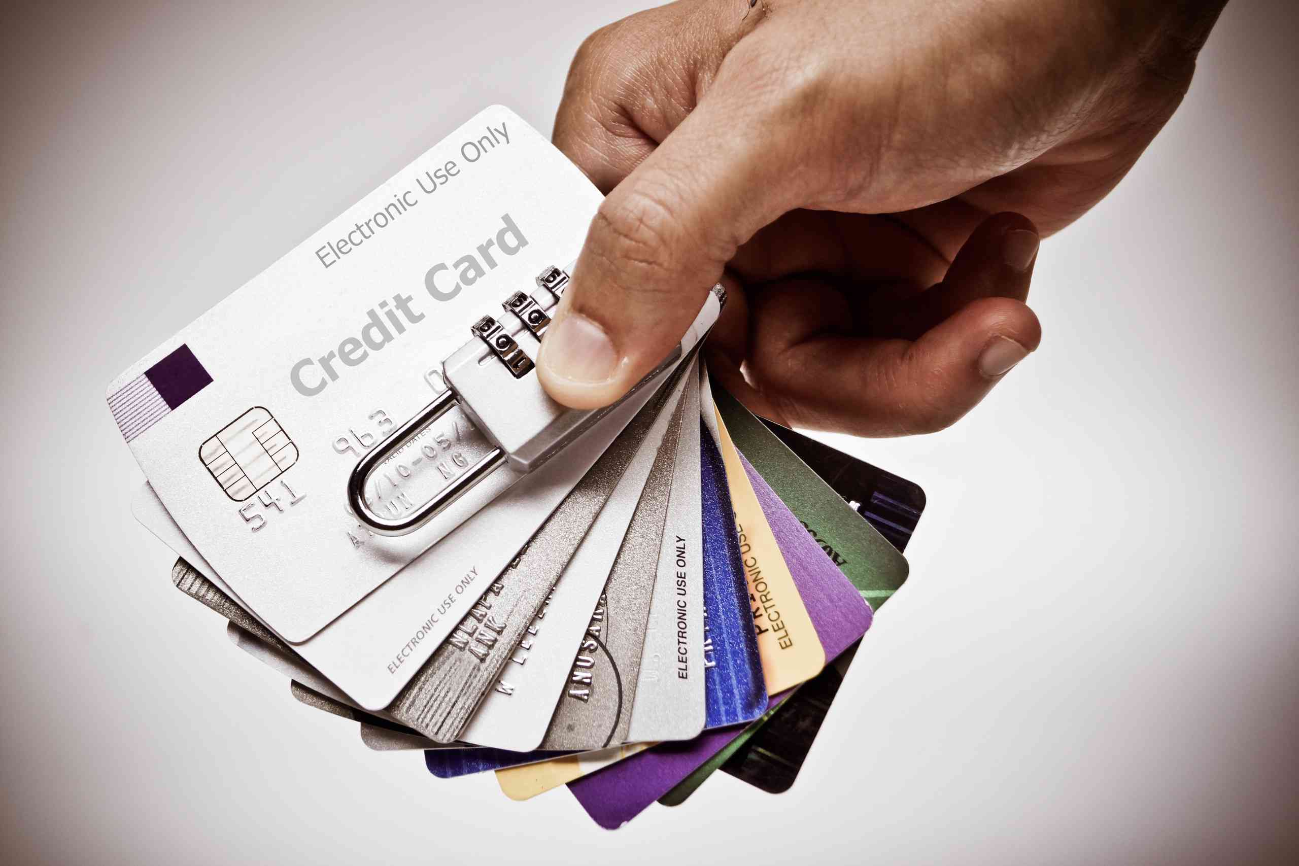 公务卡逾期还款的严重性：如何避免信用受损和承担责任？