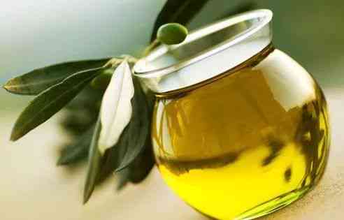 选择和田玉保养油品：白茶橄榄油，让玉器光泽持久