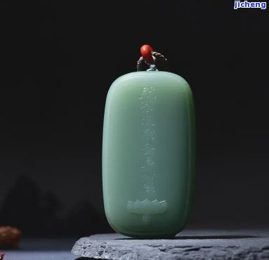 和田青色籽料玉石：一种独特的自然美感探索