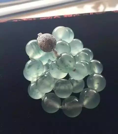 翡翠珠子晶体结构与棉质特征对比
