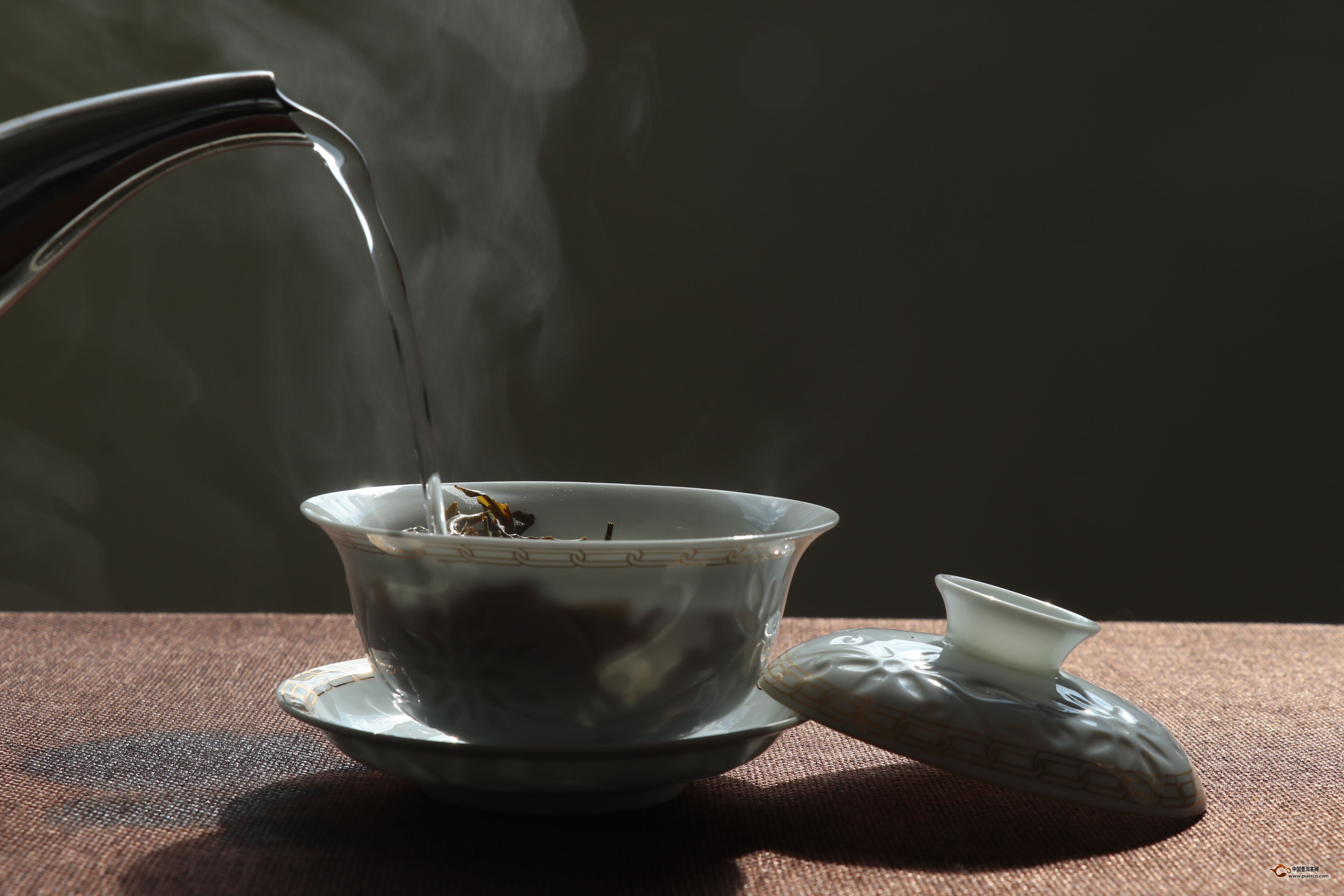 掌握普洱茶的正确冲泡方法，品尝生茶的醇厚口感