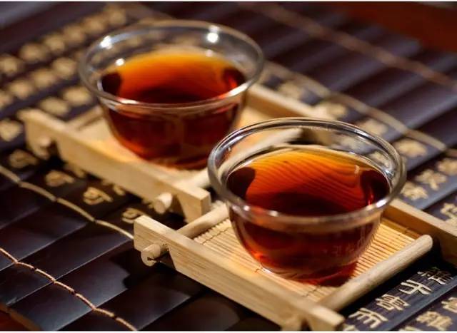 昆明普洱茶：品种、品质、冲泡方法与收藏价值全方位解析