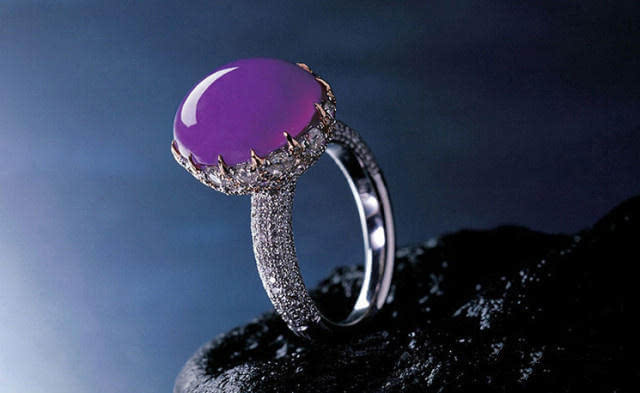 翡翠中的紫色奥秘：探索紫罗兰色在宝石界的独特地位