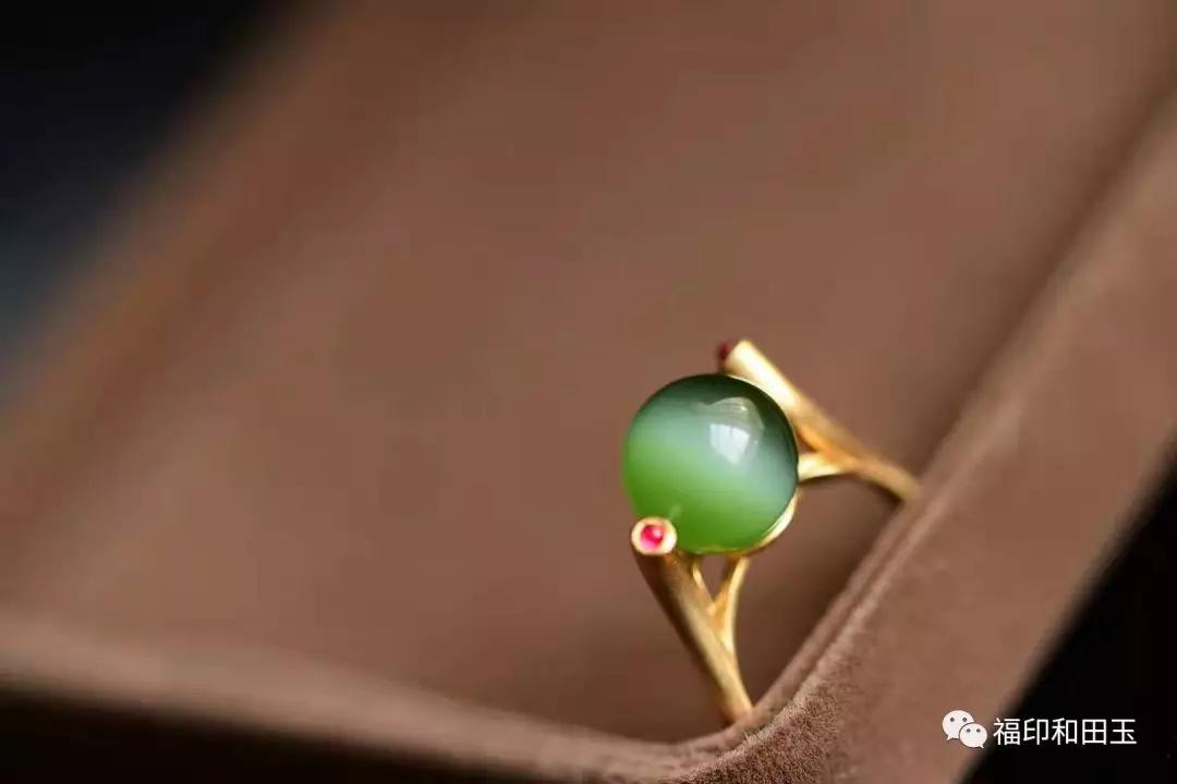和田玉戒指的魅力：款式、品质与适合度全面解析，看看它的好看程度如何？