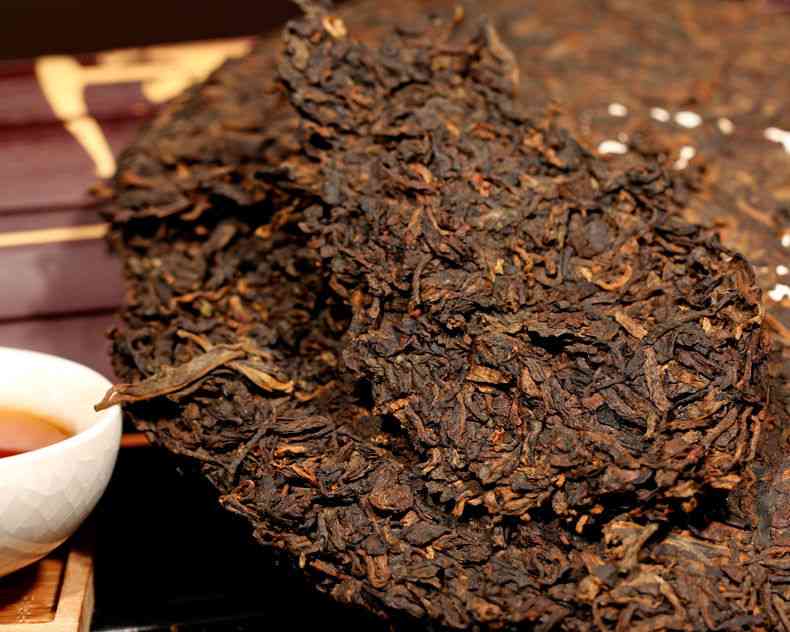 普洱茶茶砖是熟茶吗： 探索普洱茶的性质与分类