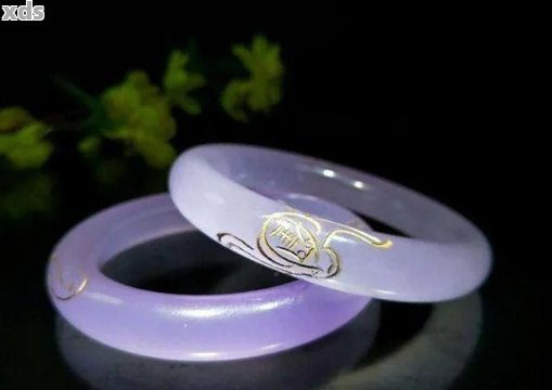 紫罗兰玉髓手镯：翡翠与玉镯的完美融合，尽显高贵典雅