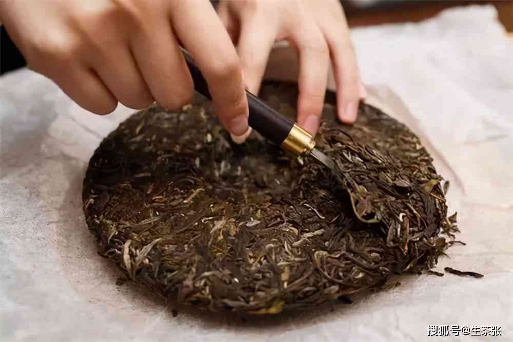 如何正确撬取普洱茶饼，解决硬质问题并保持茶叶品质？