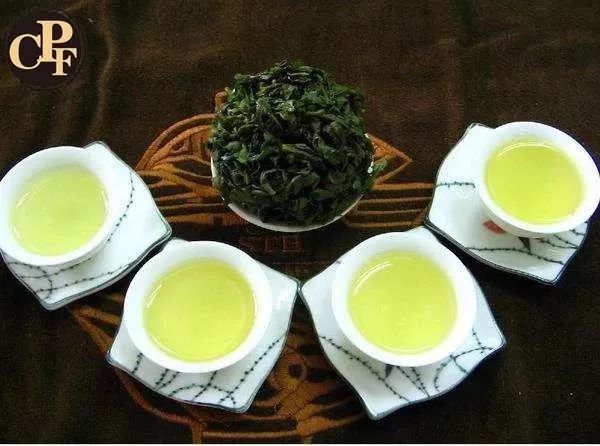 西坪镇产茶历悠久，乌龙茶极品被誉为茶王