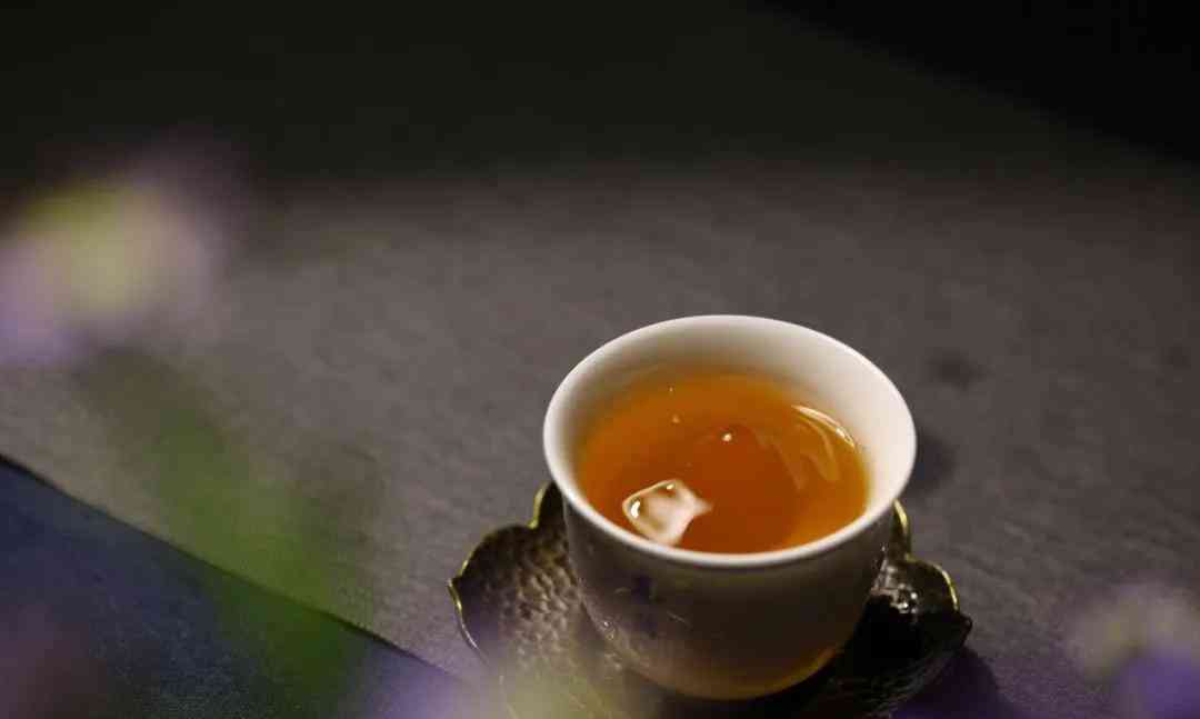 茶花与普洱茶的关系及养护方法：全面解析新手常见问题