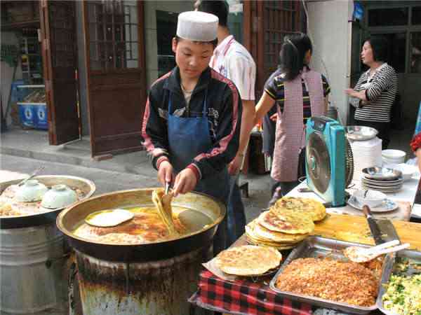 大理五里桥     美食街：品尝地道     美食，了解     文化与历