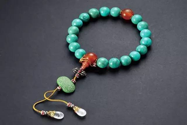 松石和玉能一起戴吗：女生、松石配玉、松石和翡翠手串，可以一起戴。