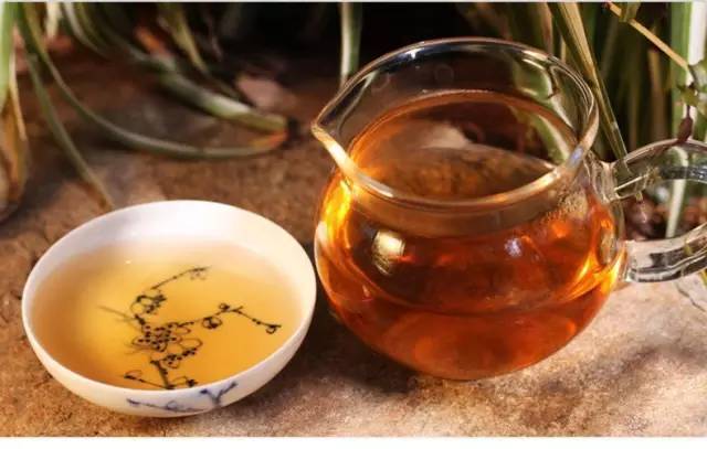 龙腾世普洱茶熟茶：品质、历、冲泡方法与收藏价值的全面解析