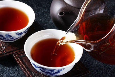 喝熟普洱茶后的胃酸问题：原因、解决与饮用技巧解析