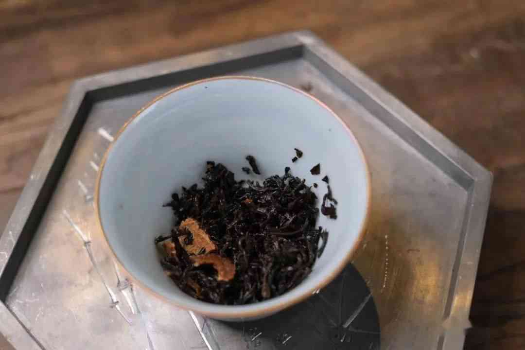 陈皮普洱茶饼价格查询：一盒多少钱？如何饮用与注意事项