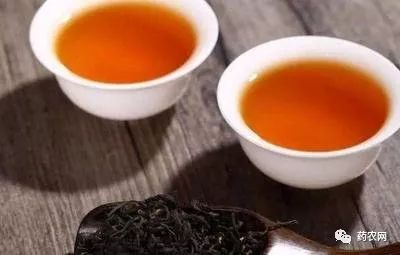 喝茶与服用护肝片期间的相互作用：茶叶是否影响护肝片的功效？