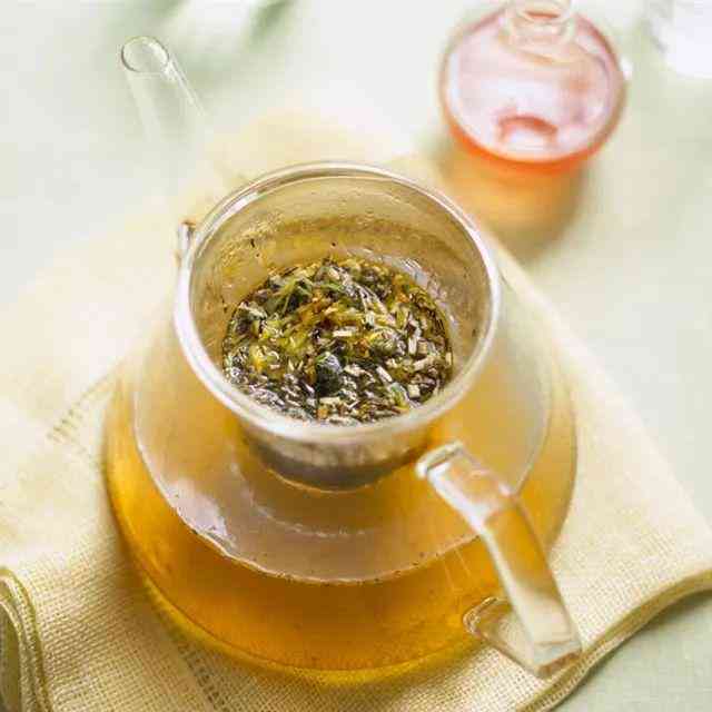 喝茶与服用护肝片期间的相互作用：茶叶是否影响护肝片的功效？