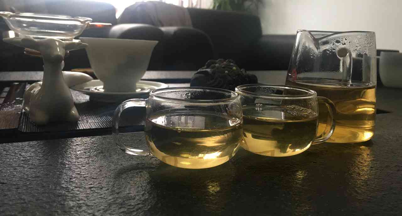 普洱茶龙珠冲泡方法详解：如何选择泡茶器具、水控制与品饮技巧