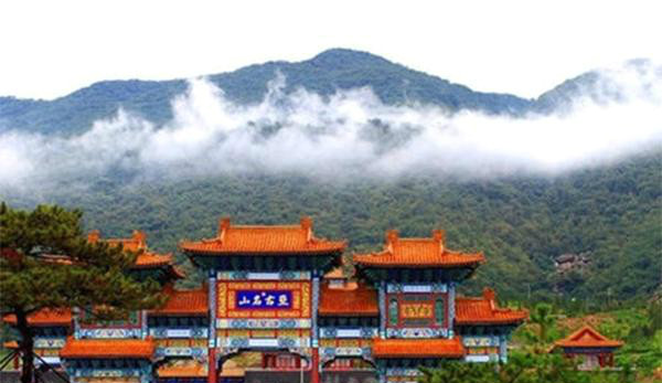 新天津蓟县盘山位于哪个山脉？该山脉的特点和景点有哪些？