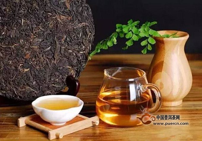 喝云南普洱茶的好处：促进消化、降低血脂、抗氧化等功效，百度可查。