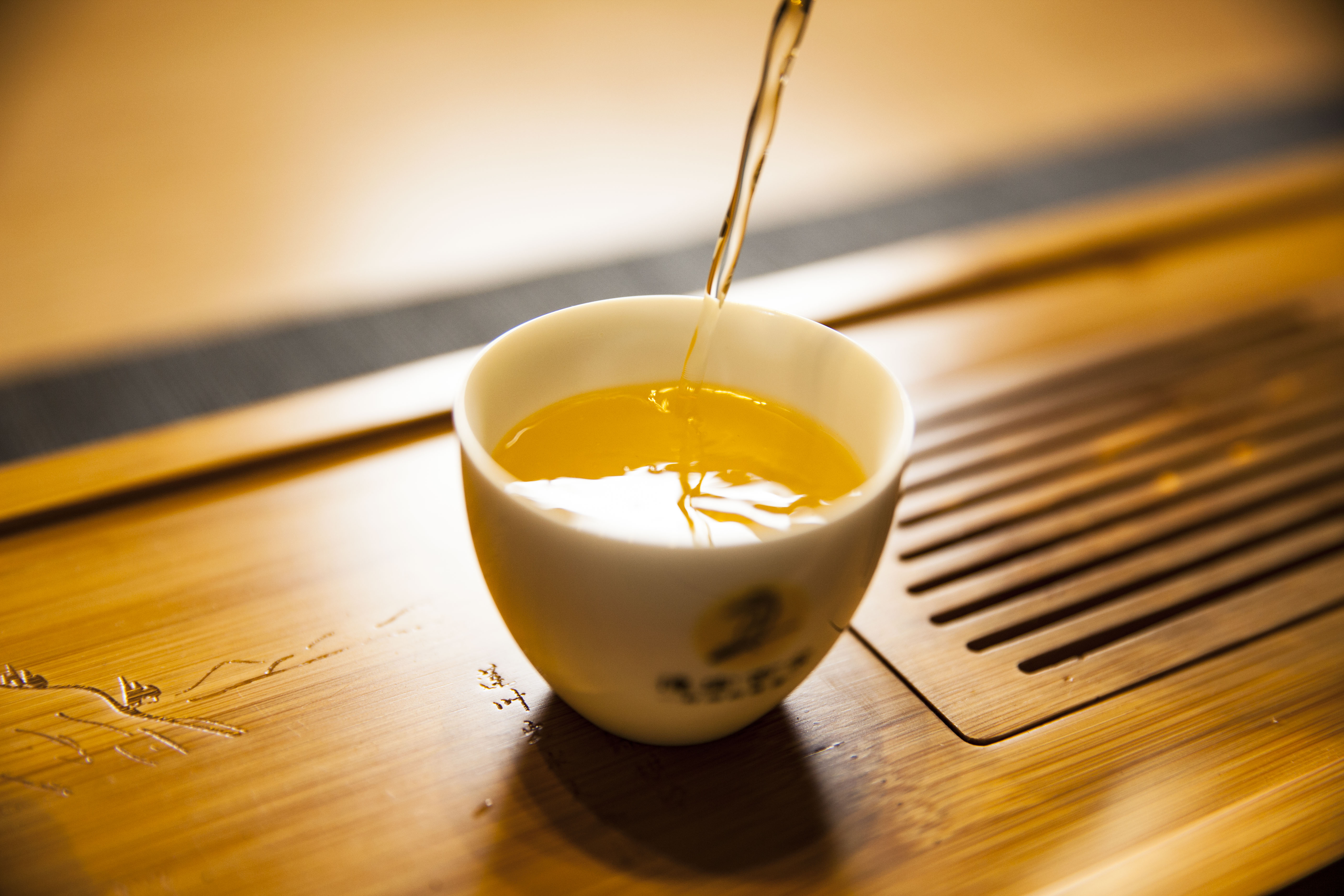 普洱茶煮好后出现黄色：理解其正常现象及其与生茶、熟茶的区别