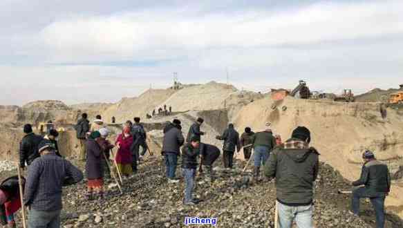 在新疆捡玉石的相关政策和法规，以及旅行建议和安全提示