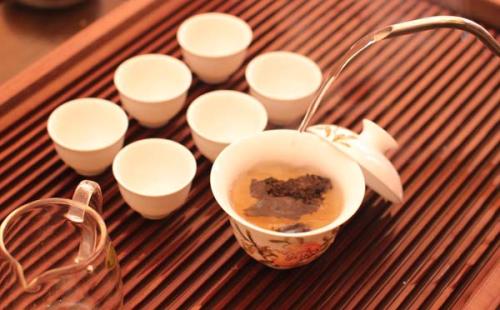 阿楚家的普洱茶品质如何？口感特点、冲泡方法和收藏建议一应俱全！