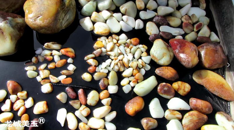 寻找和田玉籽料原石的可靠供应商：了解新疆市场及价格