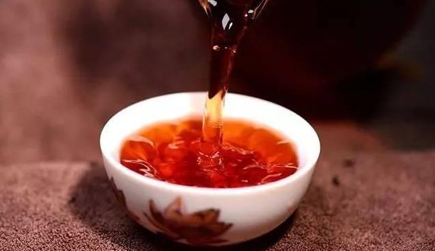 古树普洱茶的独特韵味：探索其深刻味道与口感特点