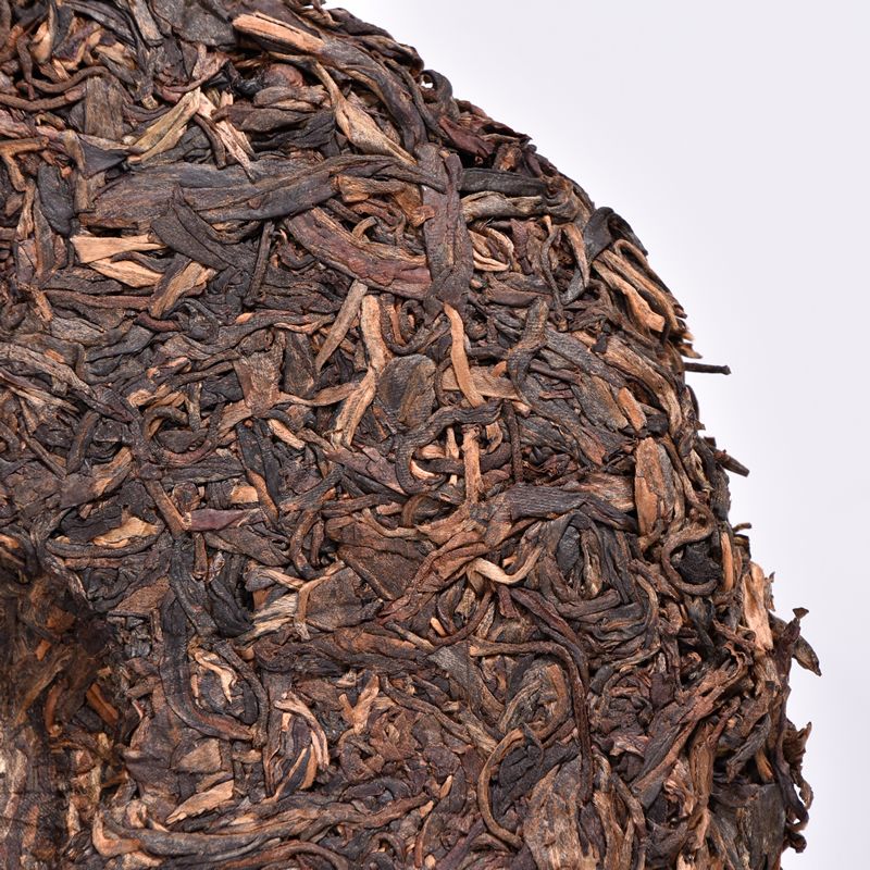 全方位了解老班章普洱茶：品种特点、制作工艺、品饮方法及购买建议