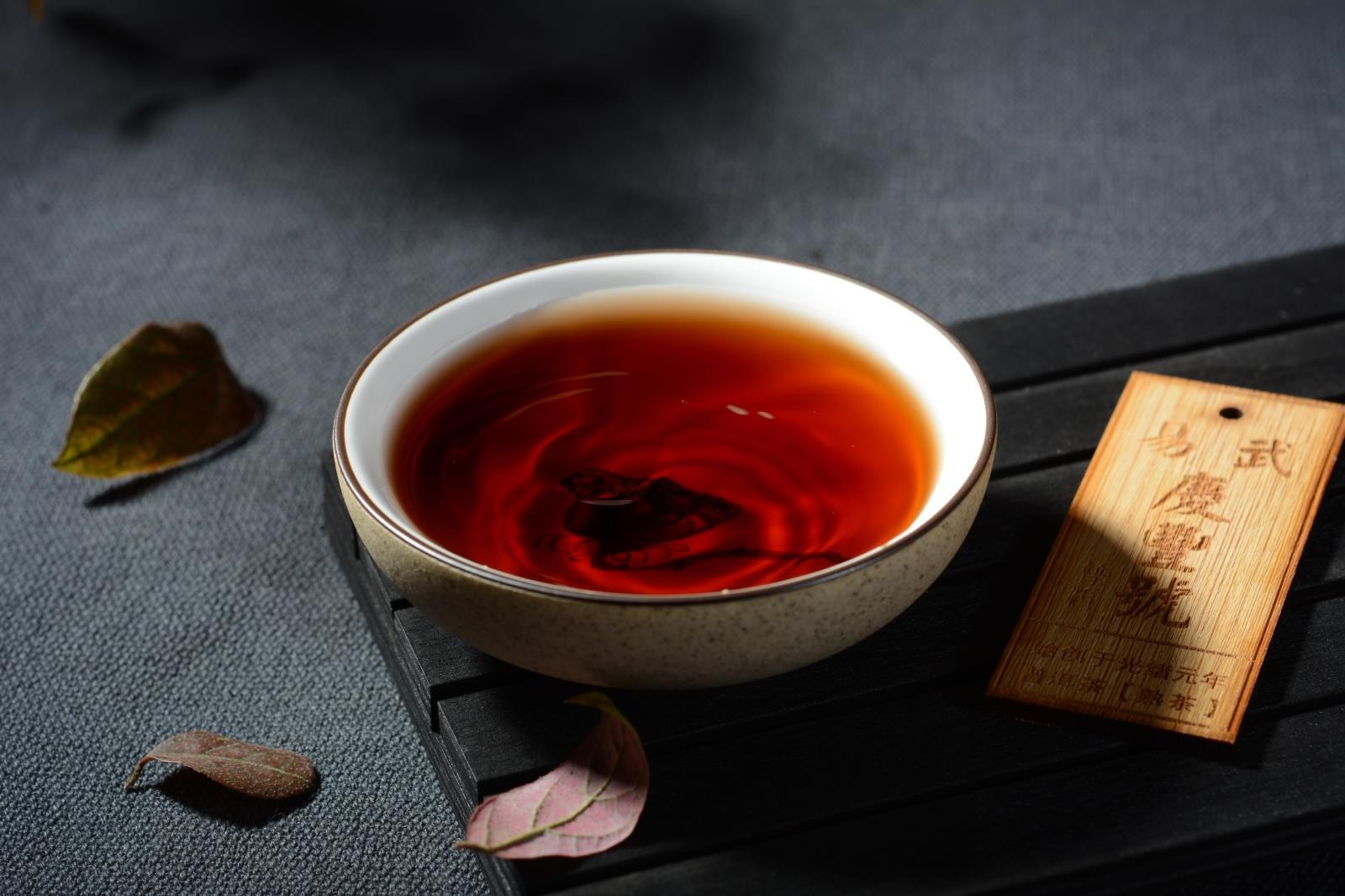 麒麟曼松珍藏普洱茶