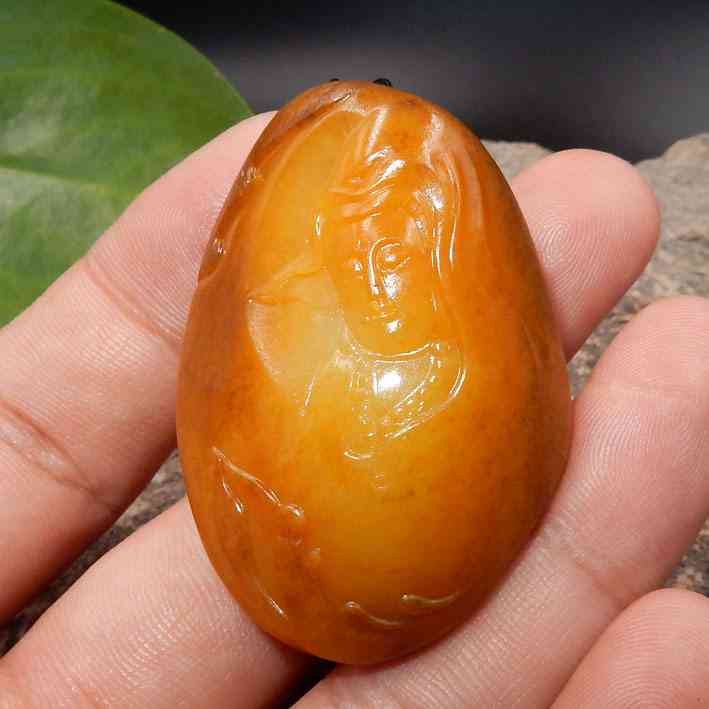 和田玉中的黄沁籽料：一种独特的玉石品种分析
