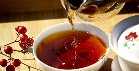 探究普洱茶中的香气成分及其持续时间：不泡也有香味的原因是什么？