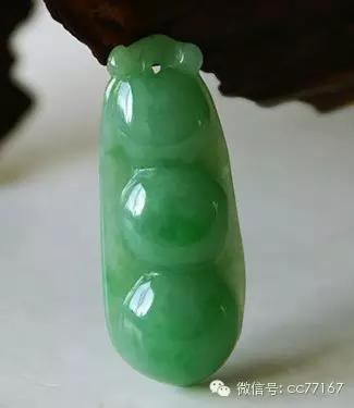 翡翠豆种：一种珍贵的绿色宝石，如何鉴别和保养？