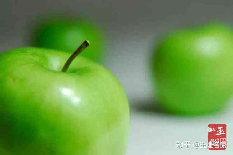 探究和田玉中的苹果绿色彩：稀有性与收藏价值