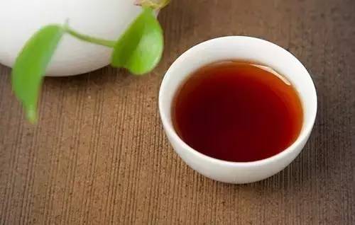 新 品尝普洱茶的艺术：挑选、冲泡与品鉴完美熟茶的技巧