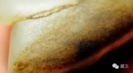 俄料聚红皮籽料的原石特点和价值，以及与染色的关系。
