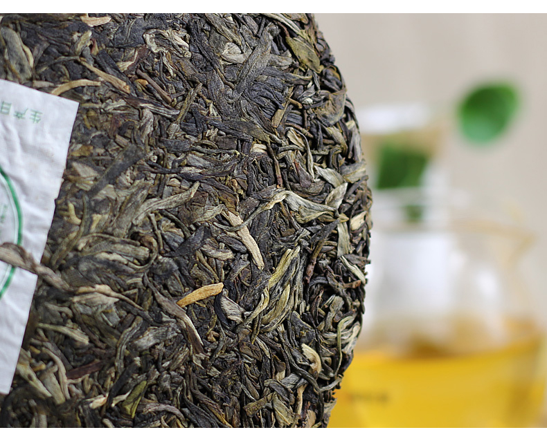 冰岛老寨普洱茶口感，价格及功效详解：生茶100g仅数元，熟茶几万元一公斤
