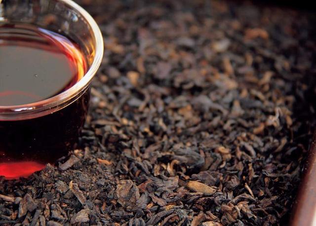 喝普洱茶对痛风病人的影响：有哪些方面需要注意？