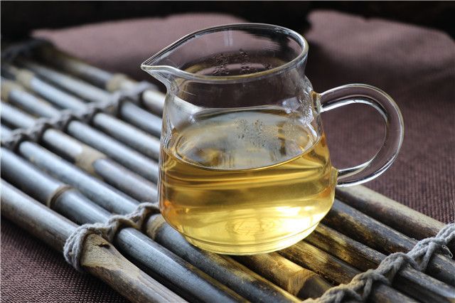 喝了普洱茶有什么反应：普洱茶的好处、不良反应及喝后效果
