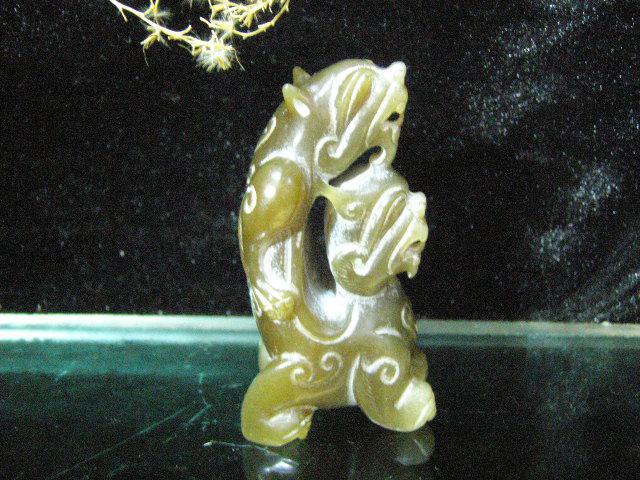 和田玉雕大师黄财神摆件：精致艺术与神秘信仰的完美结合