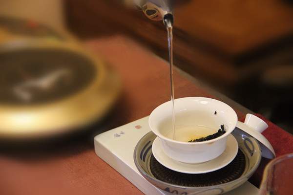大益熟普洱茶冲泡技巧：详解洗茶步骤与使用需知