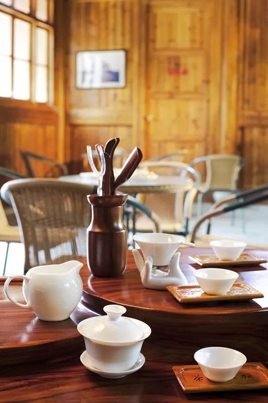 州虎景区内的精致茶室：品味历文化与现代适的完美融合